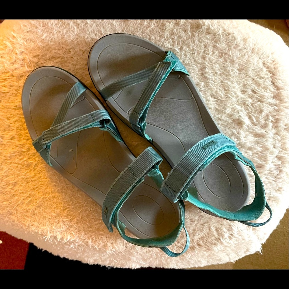 TEVA VERRA sport sandals, teal colored, size 9.5.